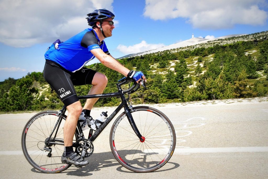 Cycliste sur son vélo